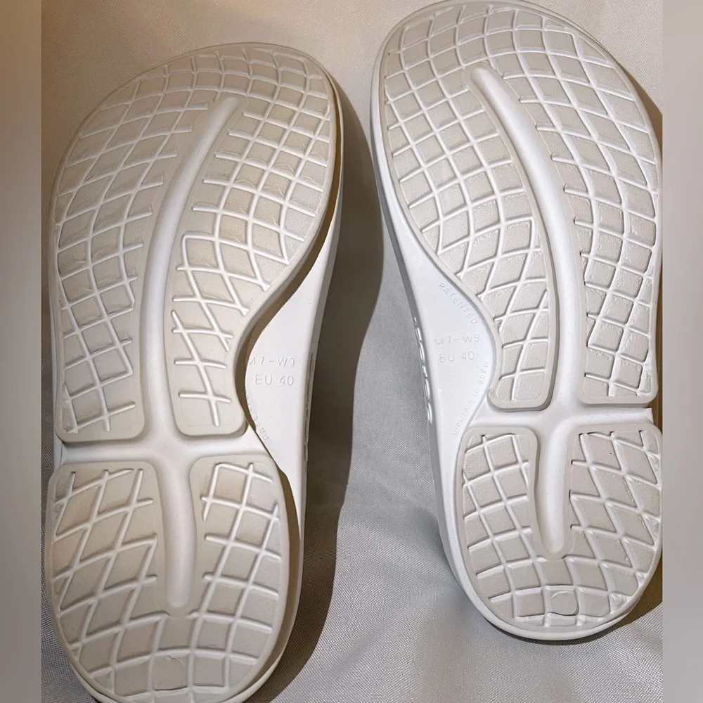 OOFOS Women's OOahh Luxe Slide Sandal - White - 9 - Picture 4 of 9